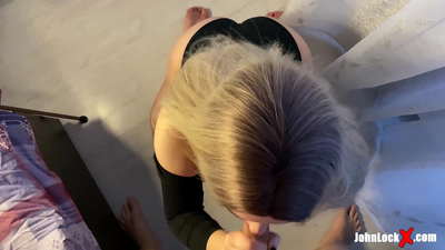 Roșcată care suge pula și o fute, primind spermă pe fundul ei