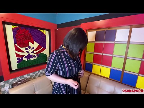 ❤️ Drăguță japoneză cu sâni mari se masturbează cu jucării sexuale și are un orgasm. Ea vorbește într-un interviu despre experiența ei de futut. Țâțe uriașe și păsărica păroasă gemând tare. Osakaporn ❤️❌ at us ☑