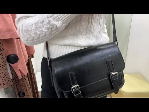❤️ Masturbarea în public a tinerei târfe FeralBerry cu un dildo în cabina de probă ❤️❌  at us ☑